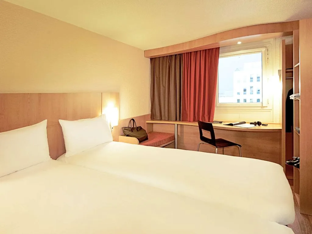 TWIN STANDARD Room, ibis Lisboa Sintra, Lisbon