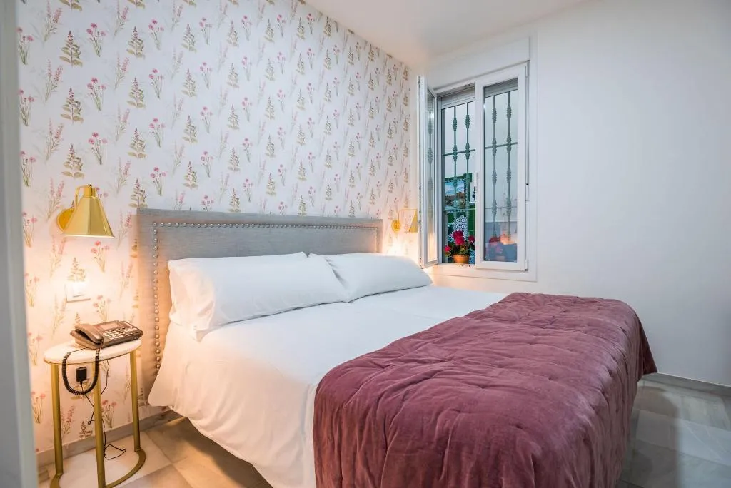 Room, Jardin de La Alameda, Seville