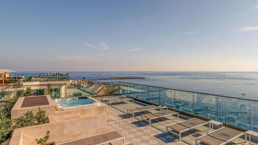 Pool, Ax Odycy, Malta
