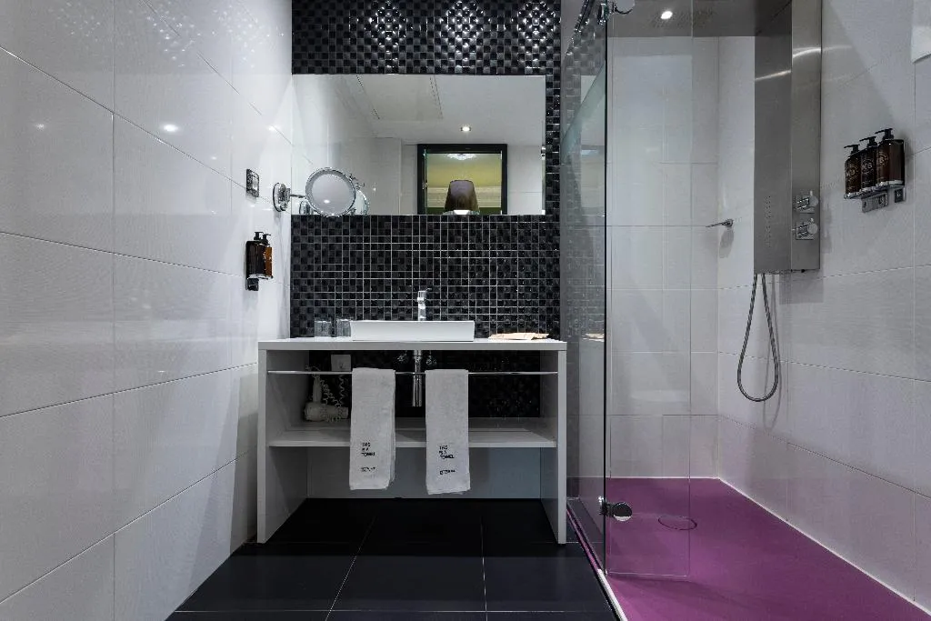DOUBLE CAPACITY 4 ONE BEDROOM Room, Petit Palace Lealtad Plaza, Madrid