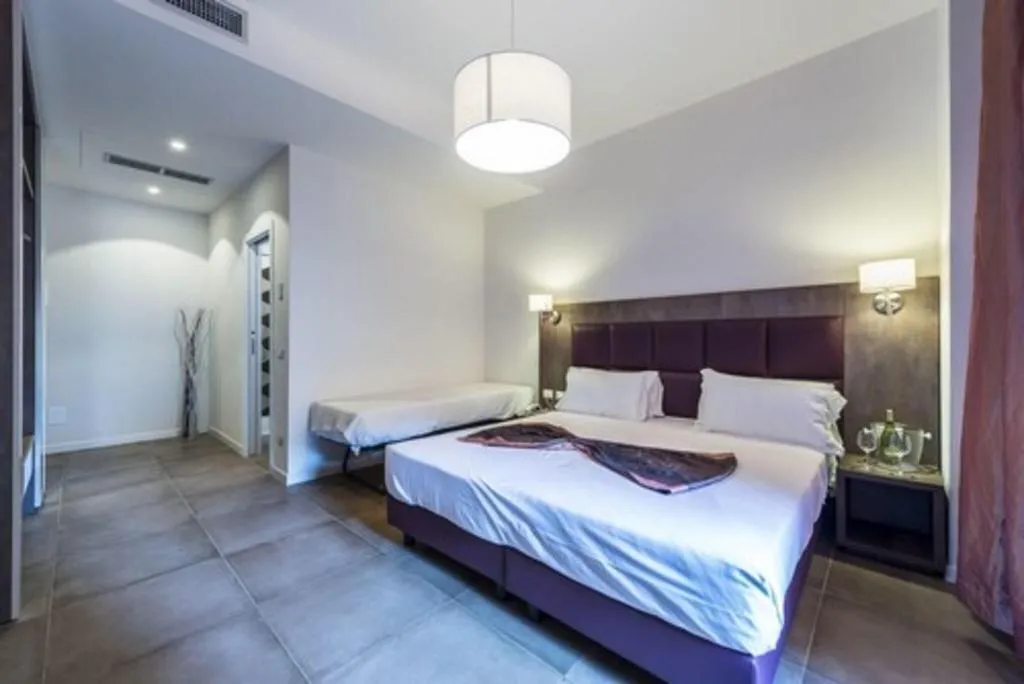 Room, California, Rome