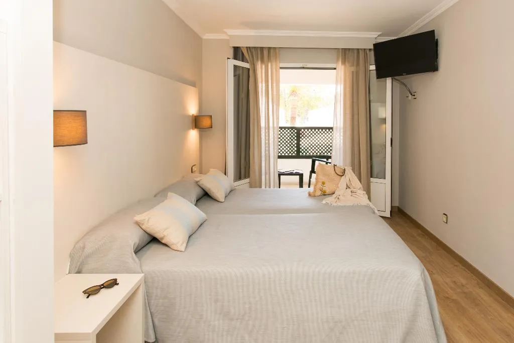 APARTMENT TWO BEDROOMS Room, Minura Cala Galdana & Apartamentos d´Aljandar, Menorca