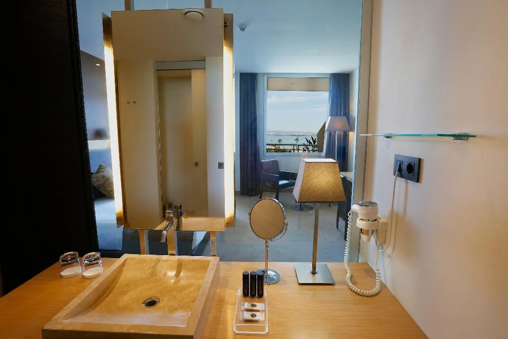 Double or Twin CLASSIC SEA VIEW Room, Gran Palas Hotel, Costa Brava