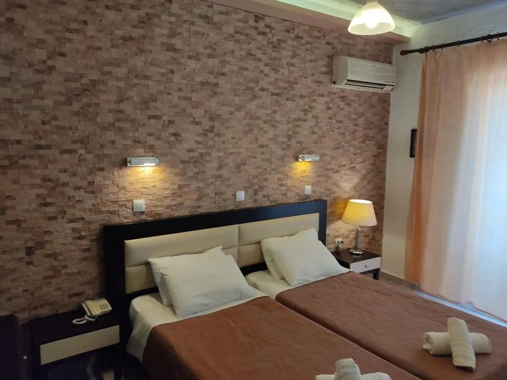 Room, Lisa, Rhodes