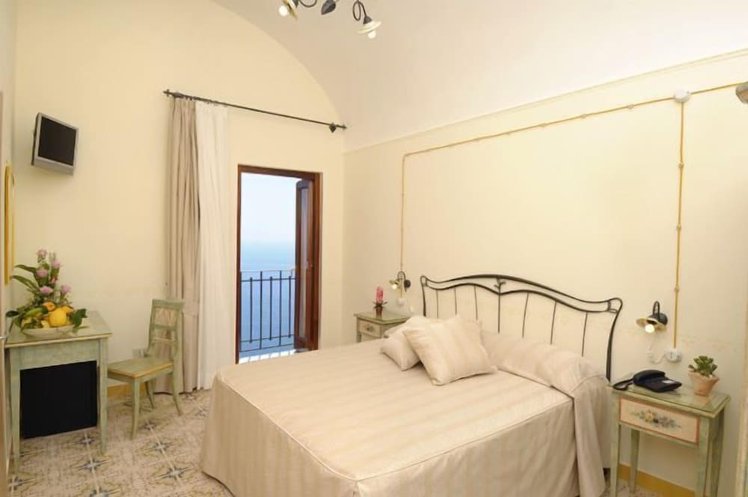 Locanda degli Dei, Naples
