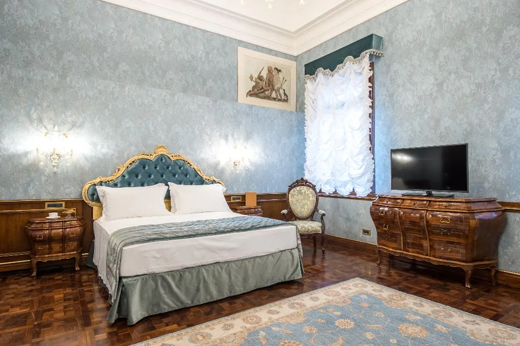 JUNIOR SUITE CAPACITY 2 Room, Nani Mocenigo Palace, Venice