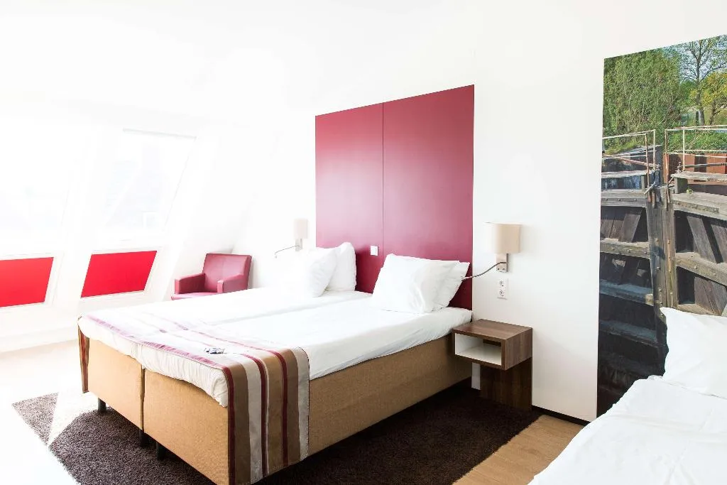QUADRUPLE TWO BEDS Room, City Hotel Gouda, Amsterdam