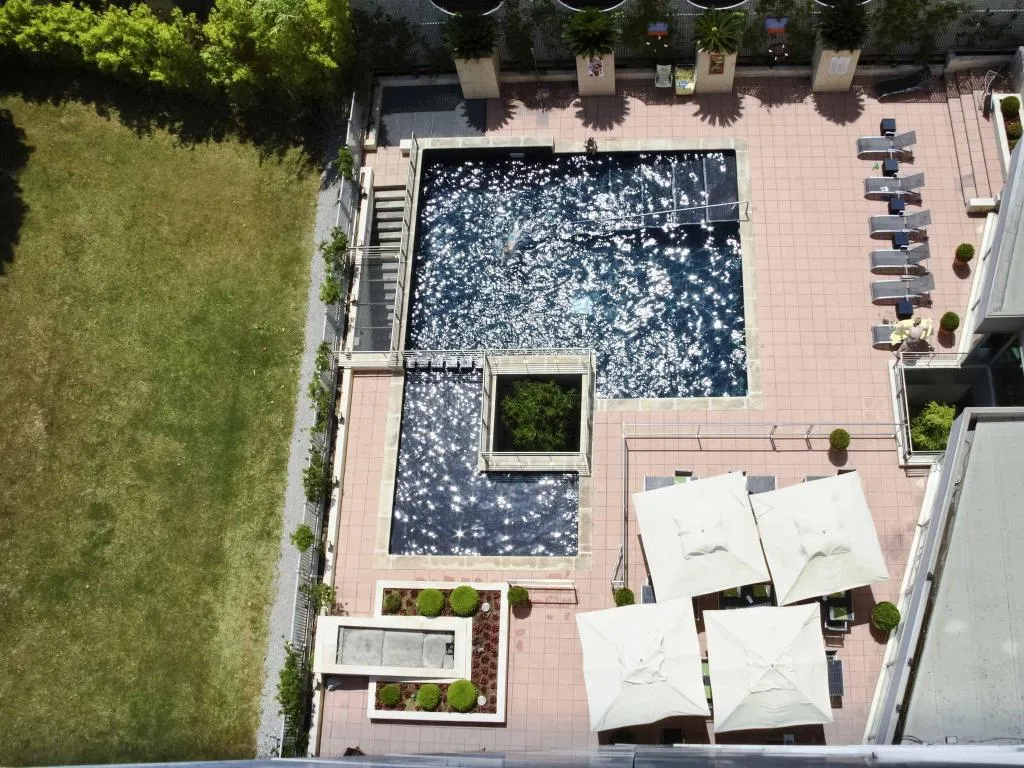 Pool, ibis Styles Barcelona Sant Joan Despi, Barcelona