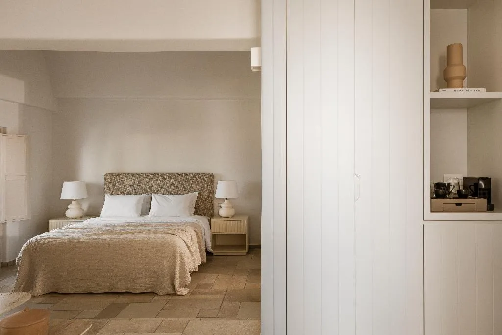 SUITE EXECUTIVE GARDEN VIEW Room, Amaria Beach Resort, Athens