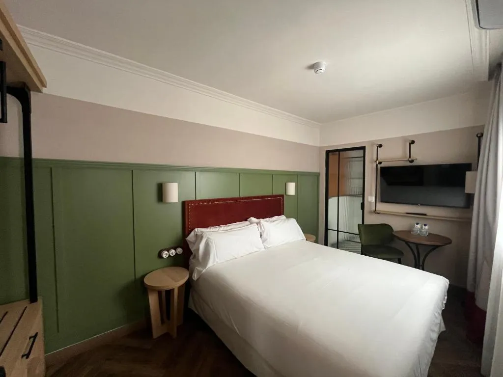 DOUBLE STANDARD Room, Honest Sevilla, Seville