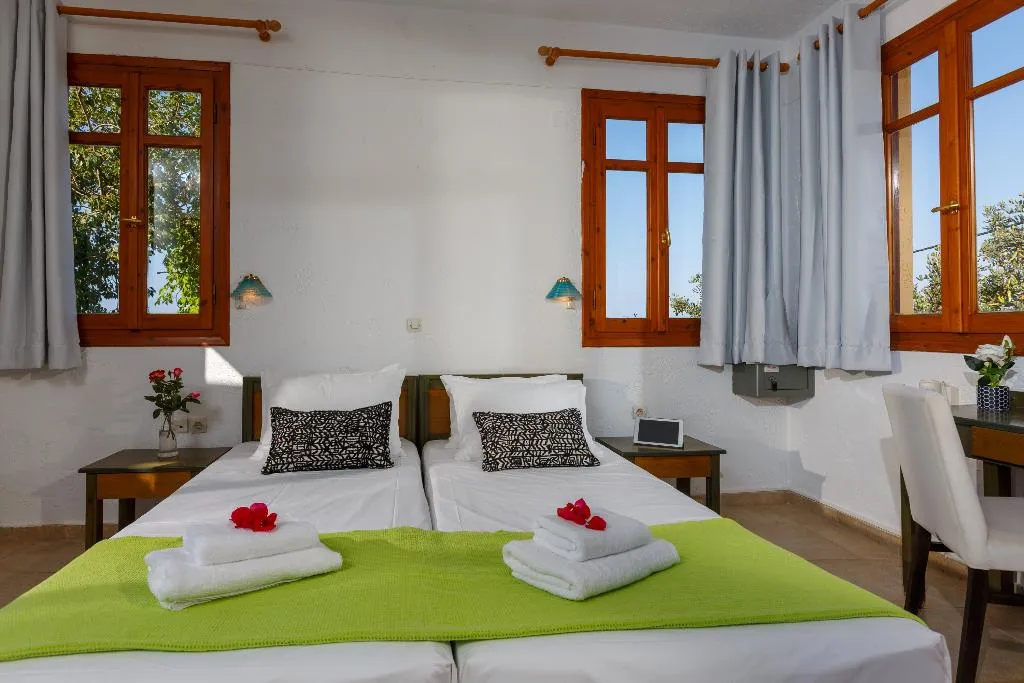 STUDIO CAPACITY 3 Room, Romantica Hotel Apartments, Crete