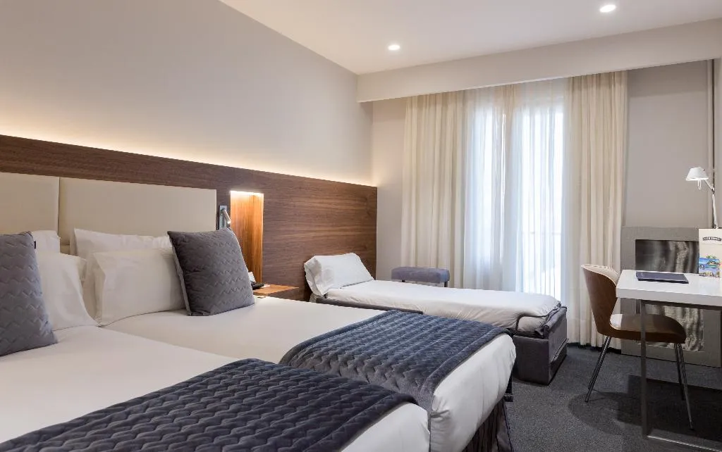Double or Twin CAPACITY 3 Room, Best Western Premier Hotel Dante, Barcelona