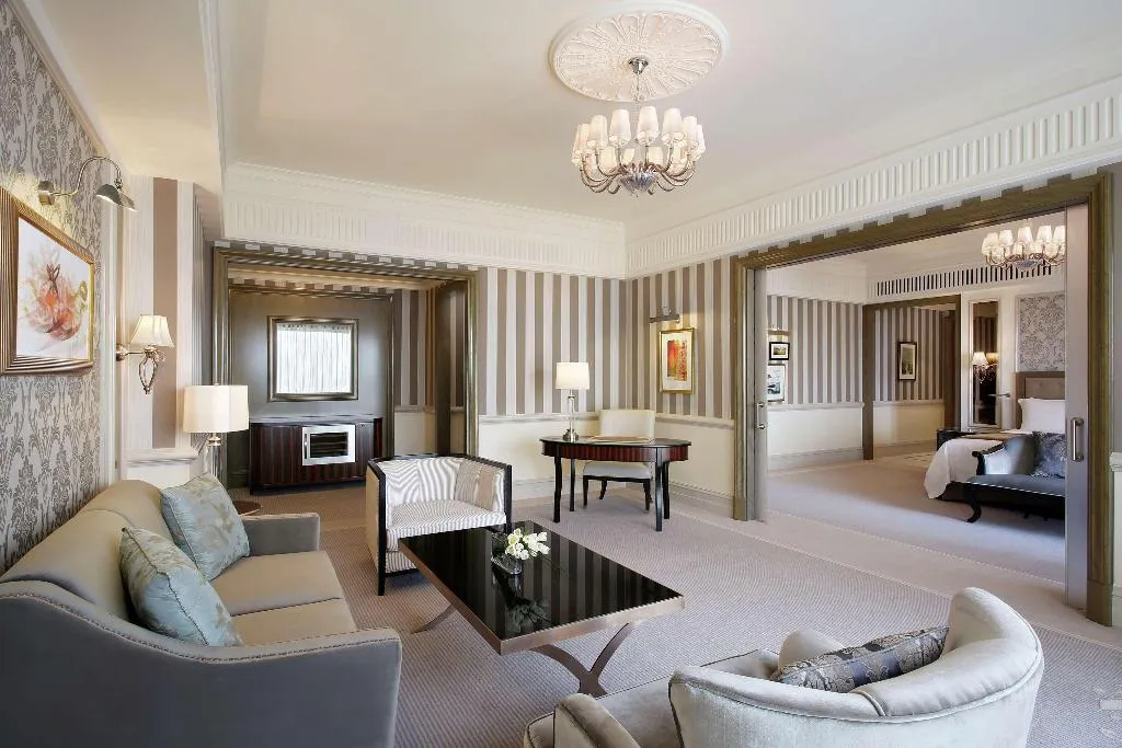 SUITE SUPERIOR Room, Al Habtoor Palace, Dubai