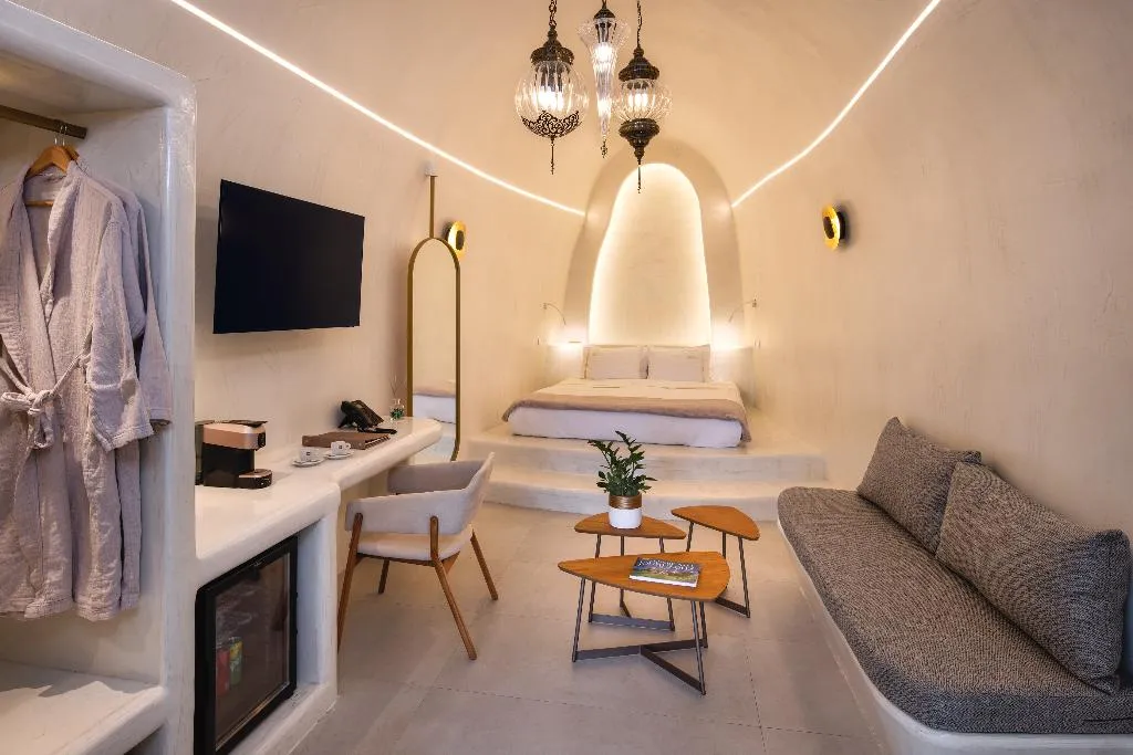 SUITE HONEYMOON Room, Athina Luxury Suites, Santorini