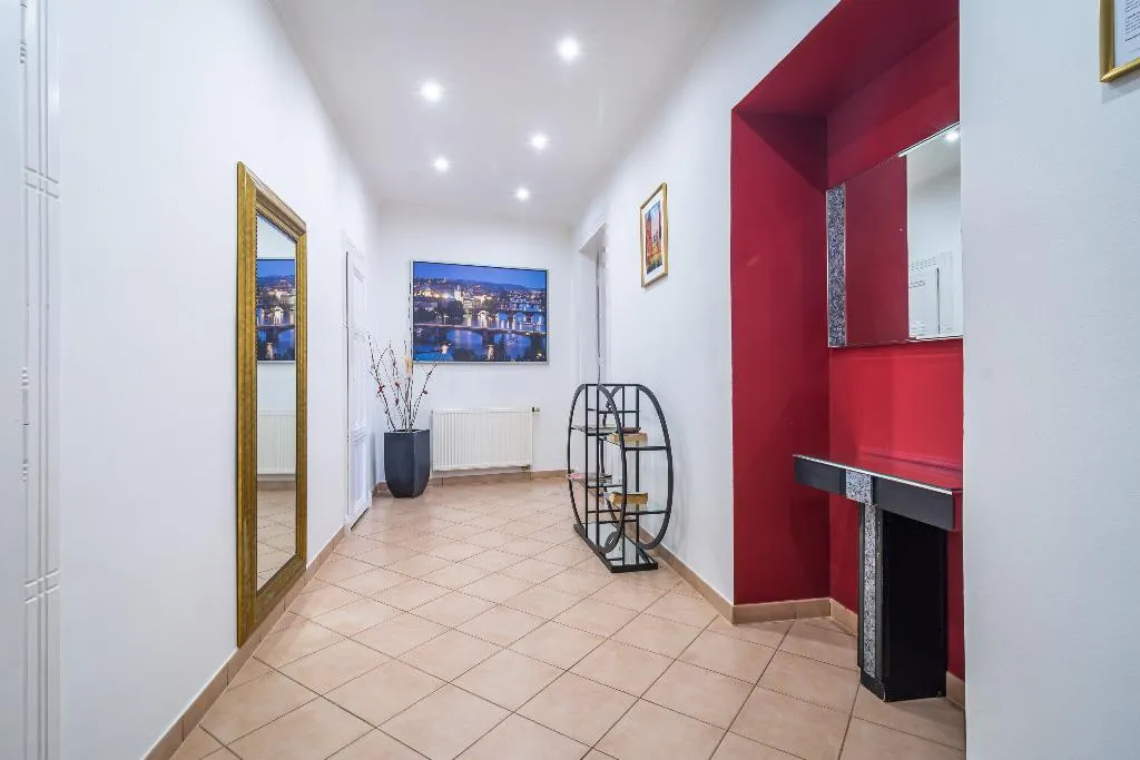 APARTMENT WITH BALCONY WITH VIEWS Room, Royal Road Residence, Prague