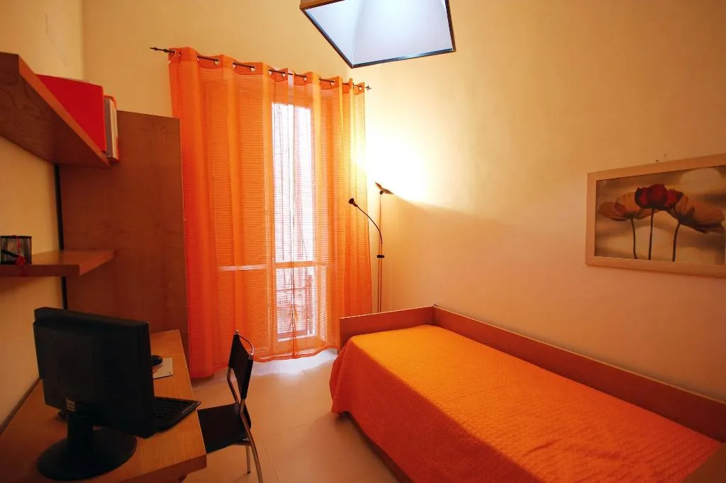 Room, Khalisah, Palermo