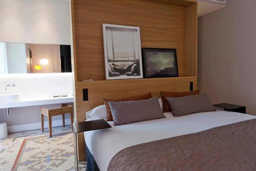 JUNIOR SUITE KING SIZE BED Room, Alexandra Barcelona, Curio Collection by Hilton, Barcelona