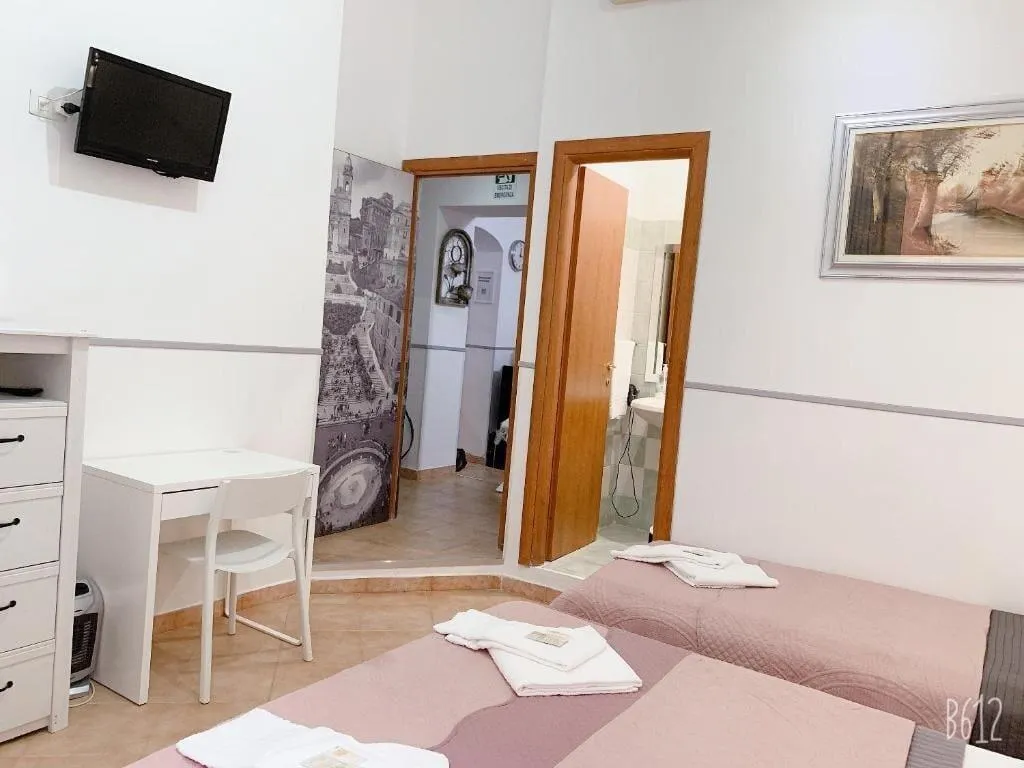 Room, Golden Ratio, Naples
