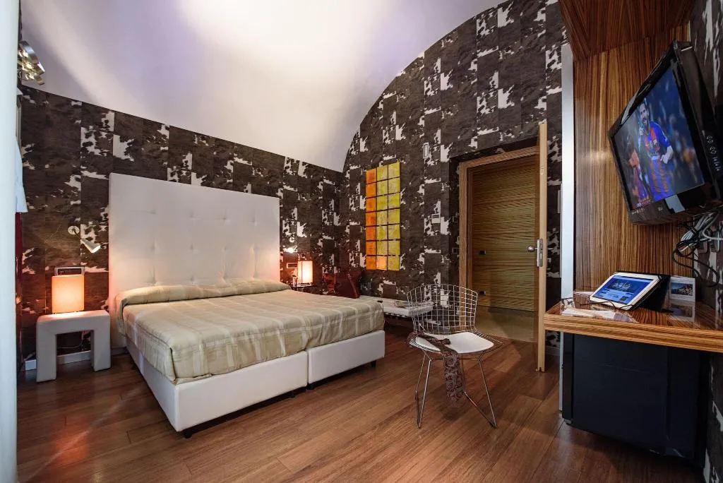 DOUBLE INNER Room, Palazzo Ferraioli, Naples