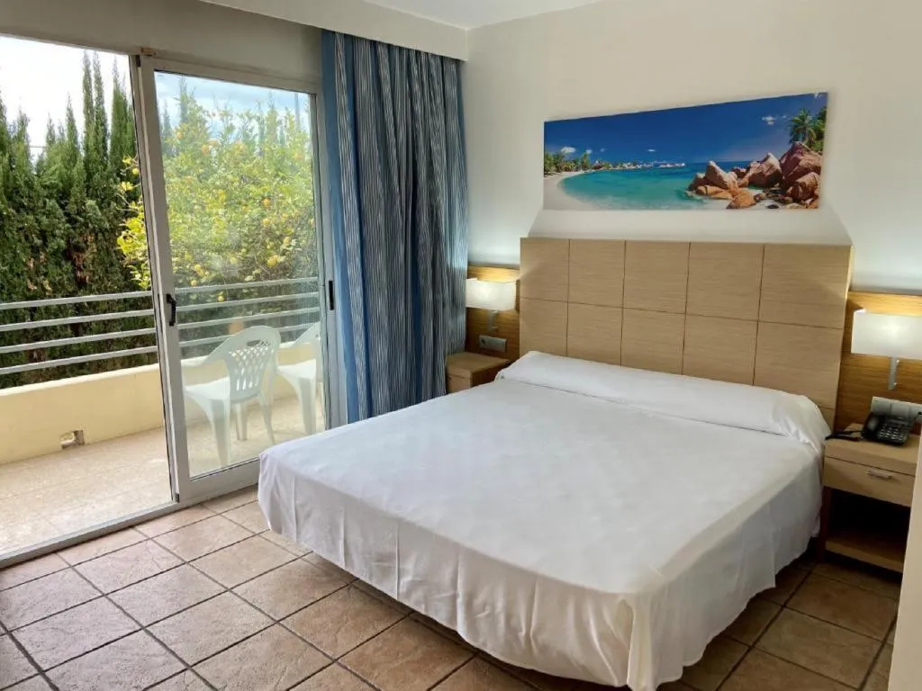 Room, Abril, Costa Blanca