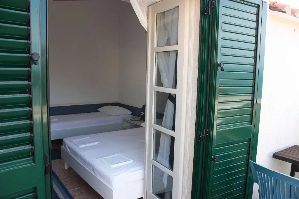 Room, Ivan, Split