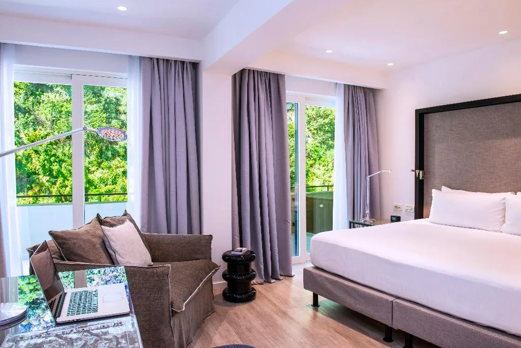 TRIPLE SUPERIOR Room, Hilton Sorrento Palace, Naples