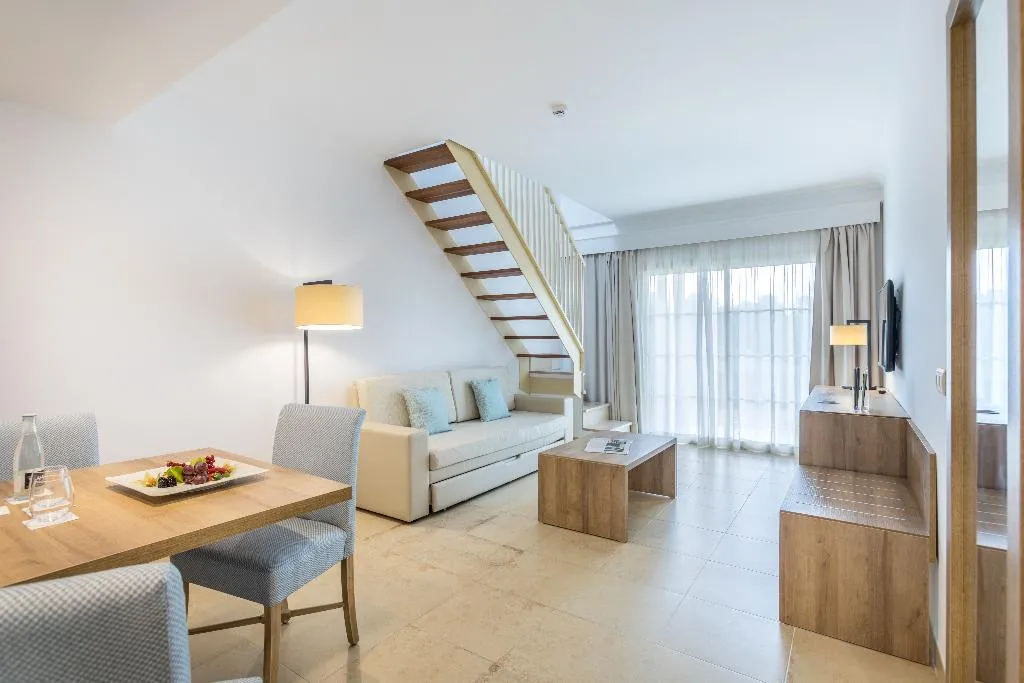 APARTMENT WITH TERRACE Room, Zafiro Mallorca, Majorca