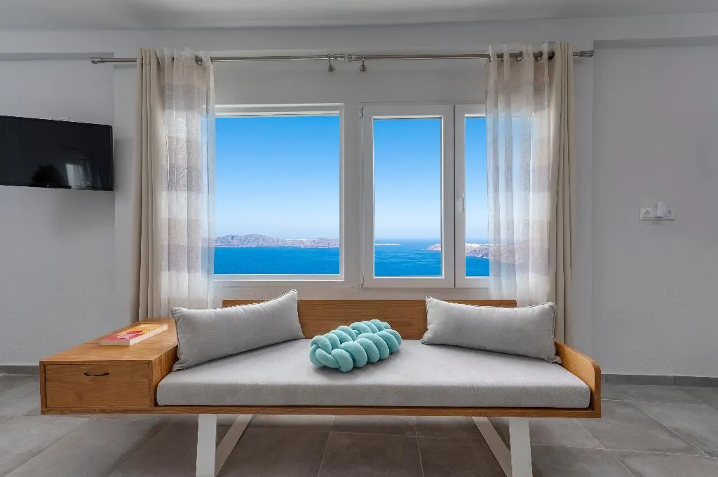 SUITE GRAND Room, Gizis Cliffside Suites, Santorini