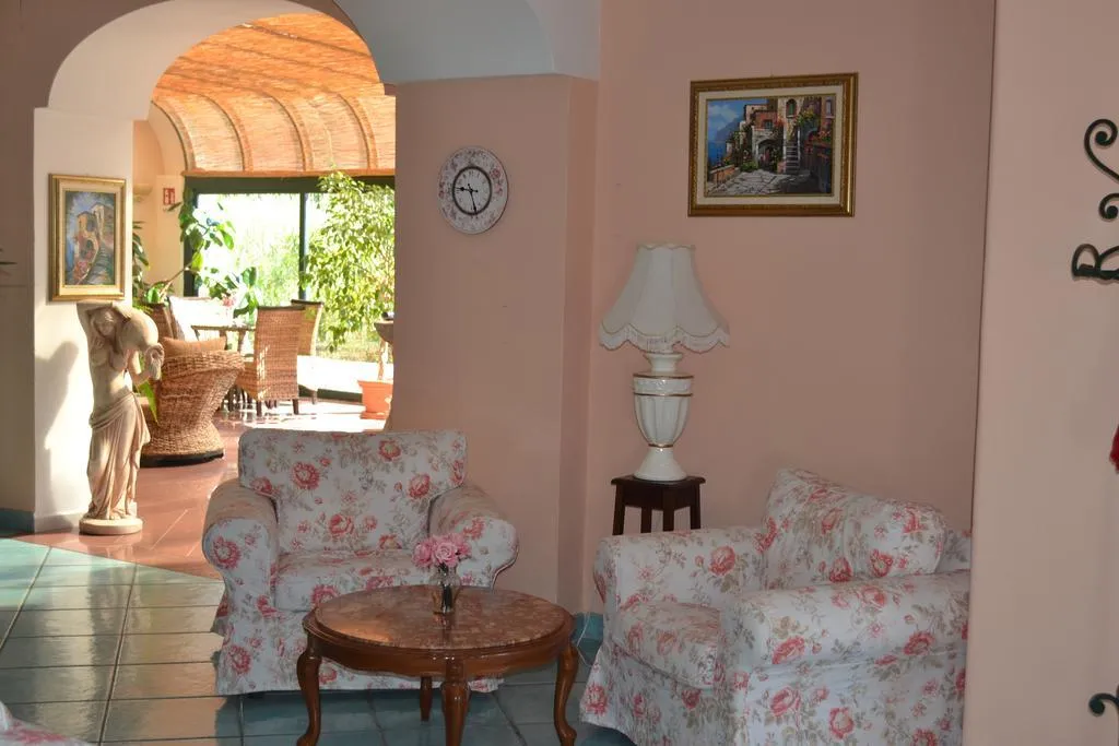 Lobby, Maremonti, Naples