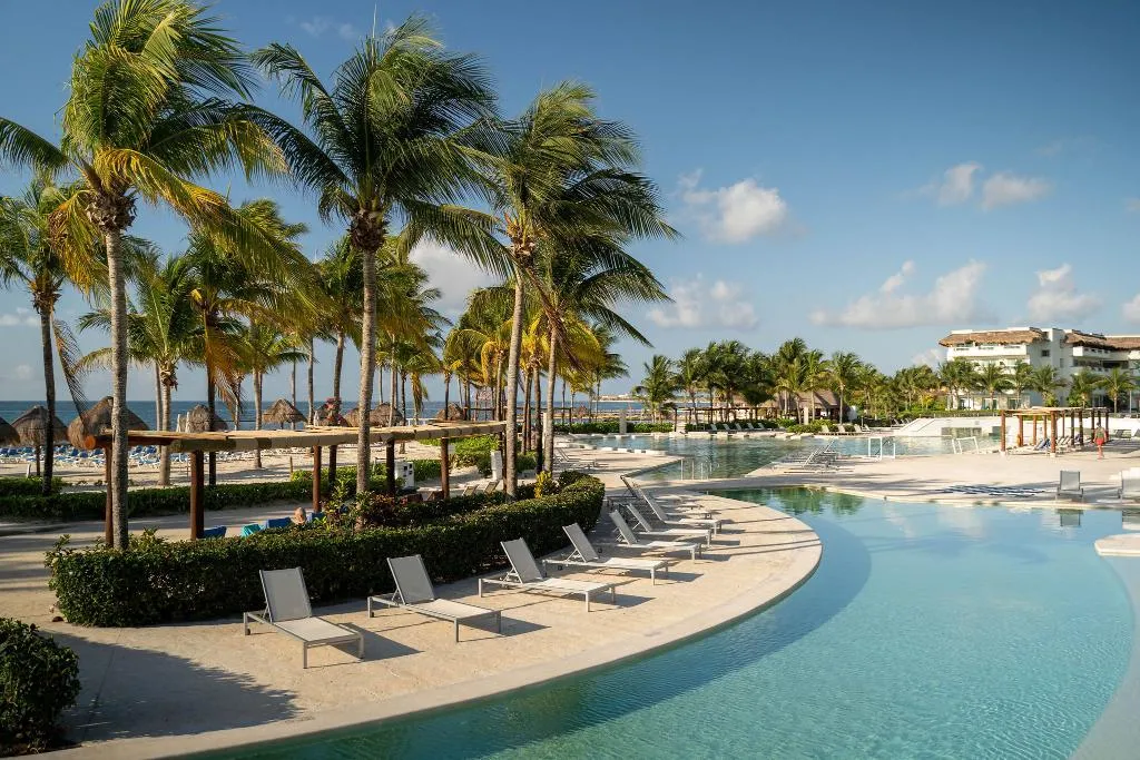 Pool, BlueBay Grand Esmeralda, Playa Del Carmen