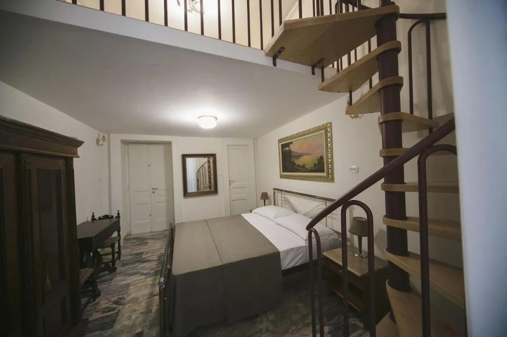 Room, Area Angioina Suites, Naples