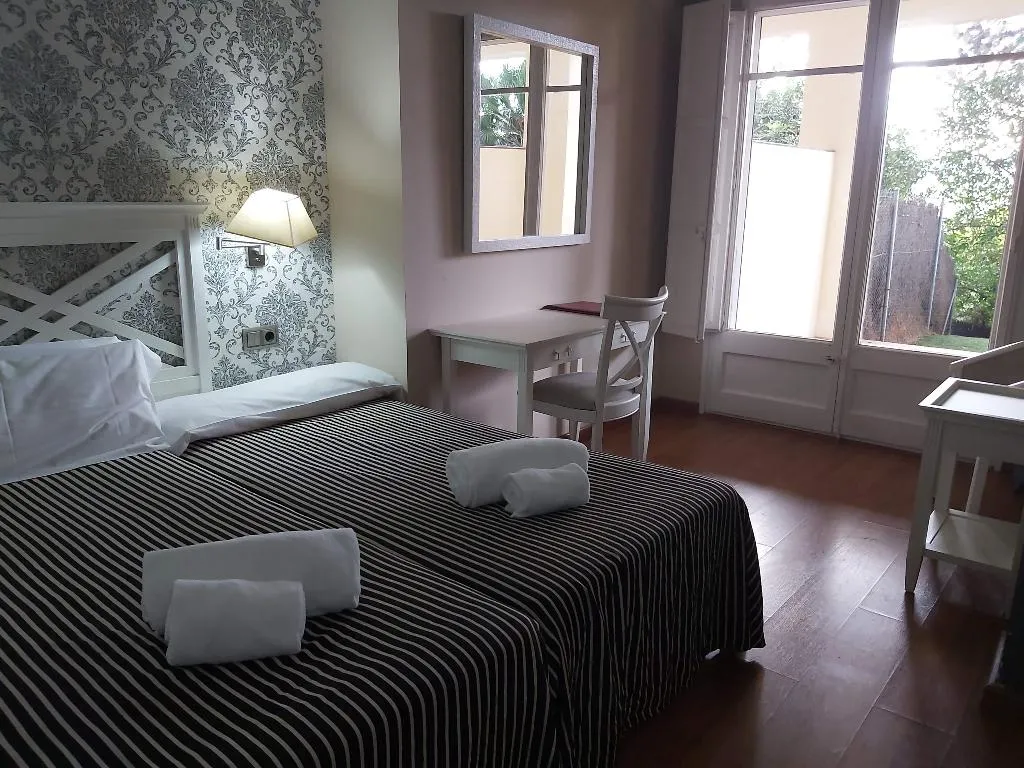 TRIPLE STANDARD Room, El Castell Hotel, Barcelona