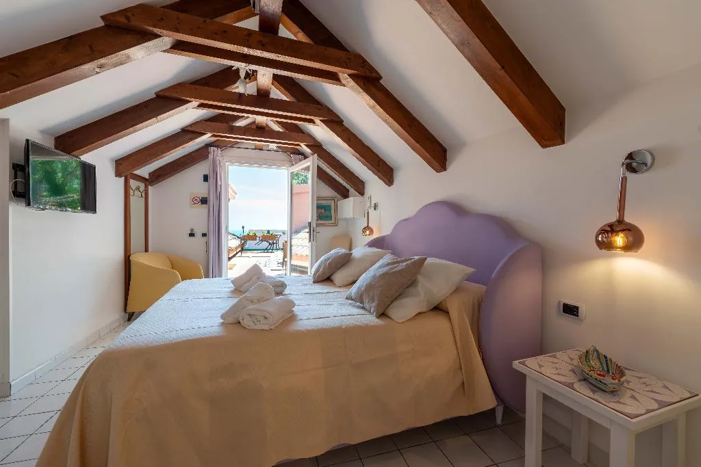 JUNIOR SUITE STANDARD Room, Hotel Villa Annalara, Naples