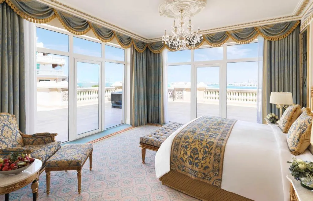 DOUBLE CLUB PREMIUM Room, Raffles The Palm Dubai, Dubai