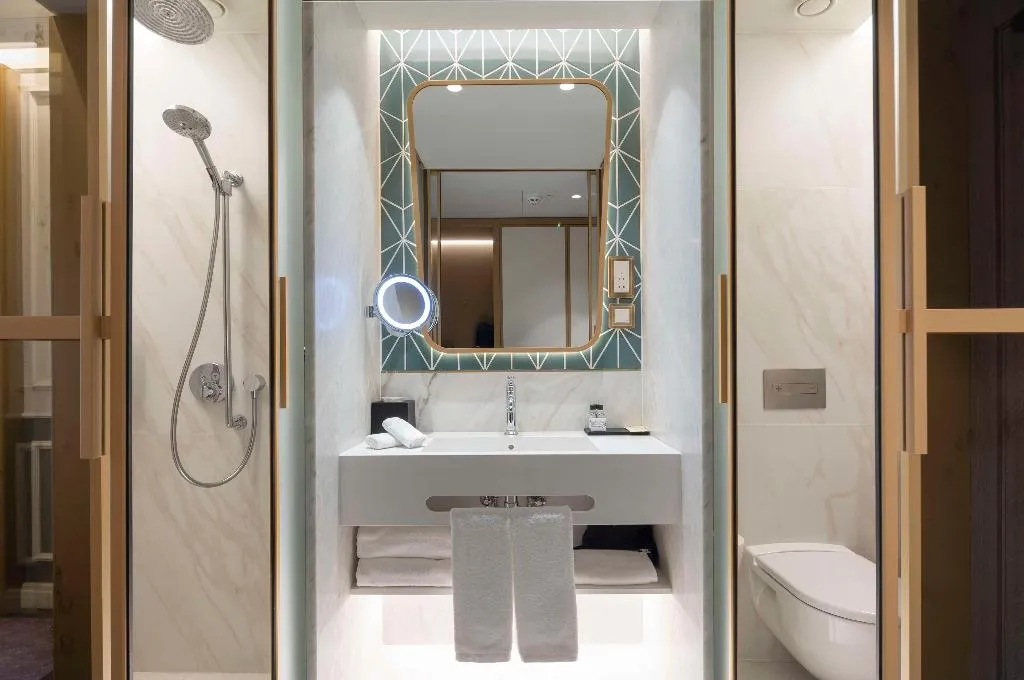 DOUBLE GUEST ROOM KING BED Room, The Emerald House Lisbon, Curio Collection by Hilt, Lisbon