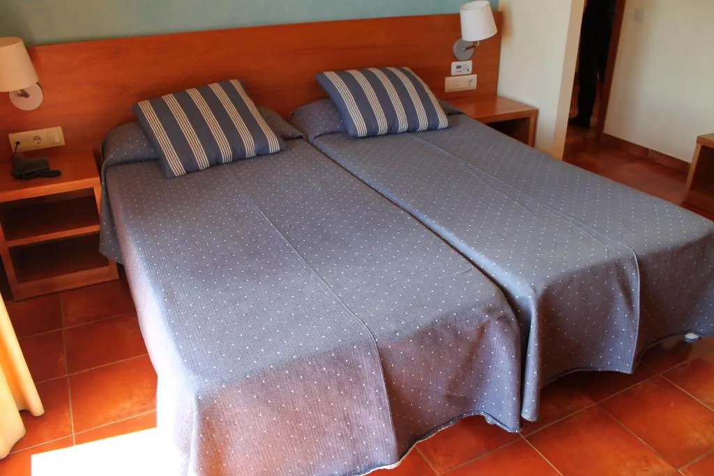 QUADRUPLE STANDARD Room, Picasso, Costa Brava