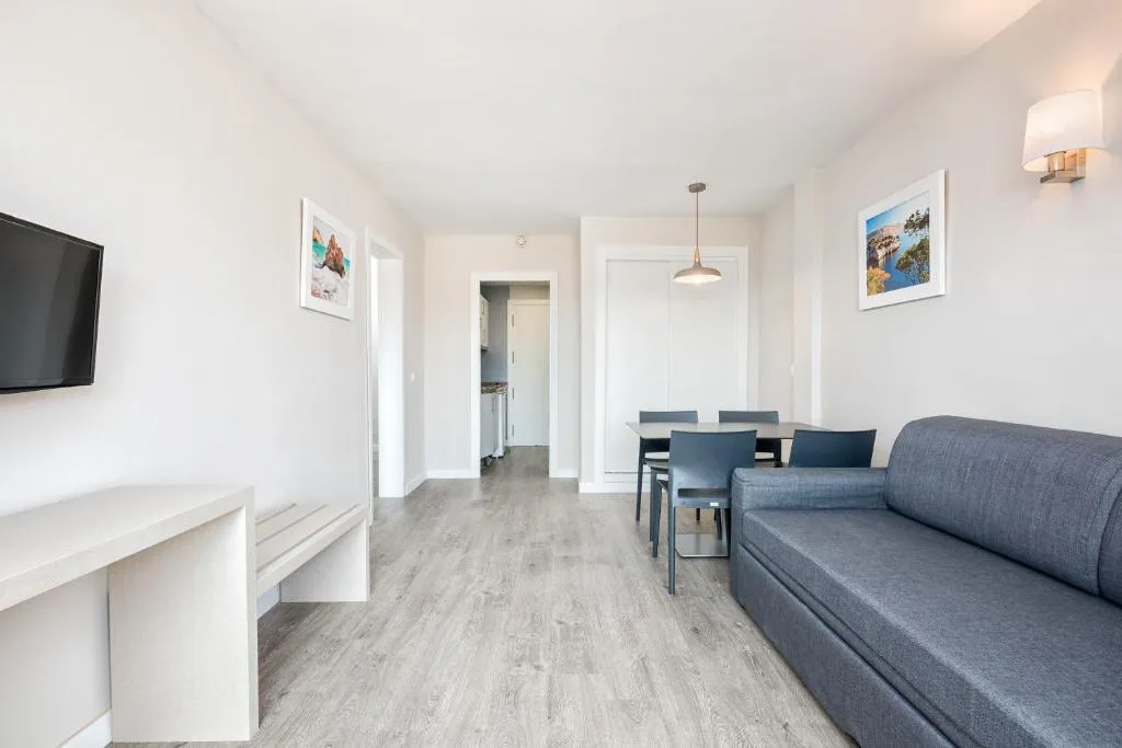 APARTMENT CAPACITY 5 TWO BEDROOMS Room, Aparthotel Veramar, Costa Del Sol