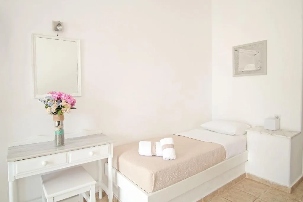 Room, Kritikakis Village Apartments, Santorini