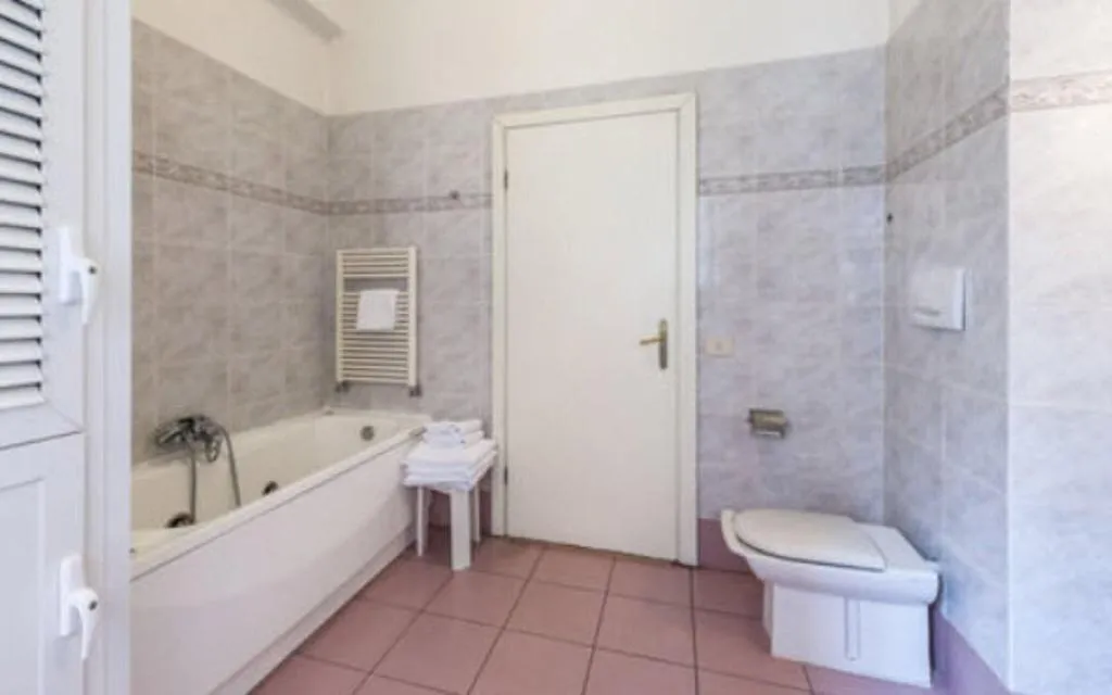 Room, California, Rome