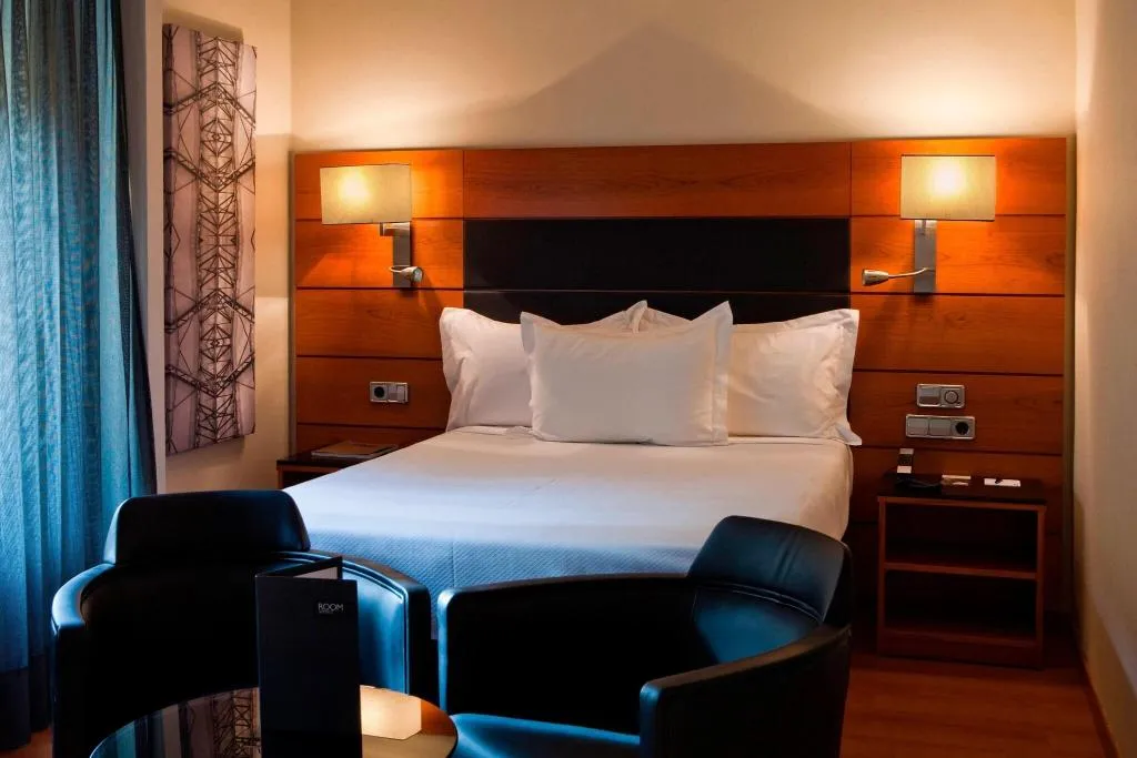 DOUBLE QUEEN SIZE BED Room, AC Madrid Carlton, Madrid
