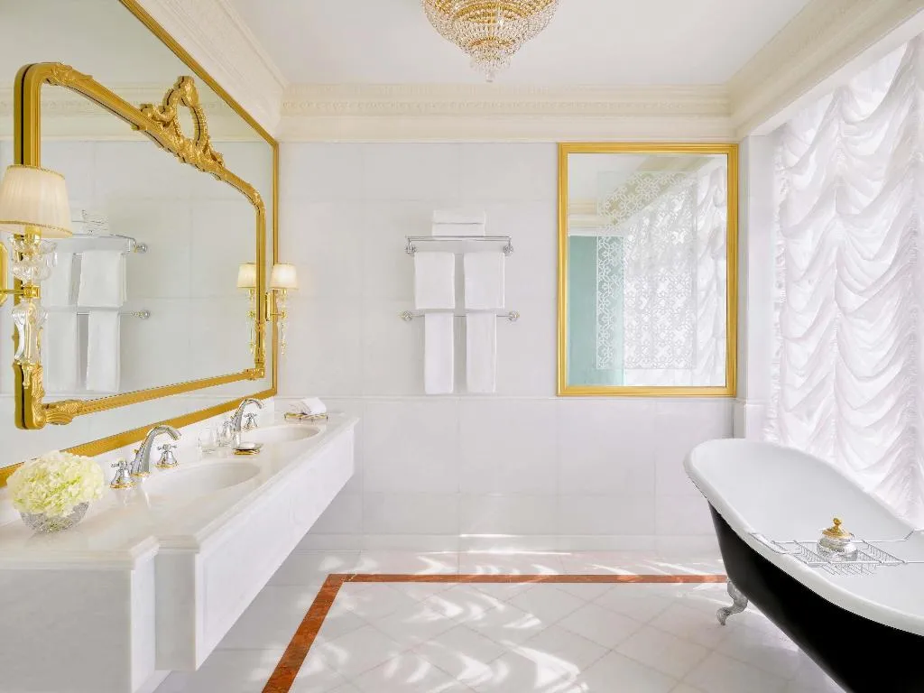 SUITE WITH JACUZZI Room, Raffles The Palm Dubai, Dubai