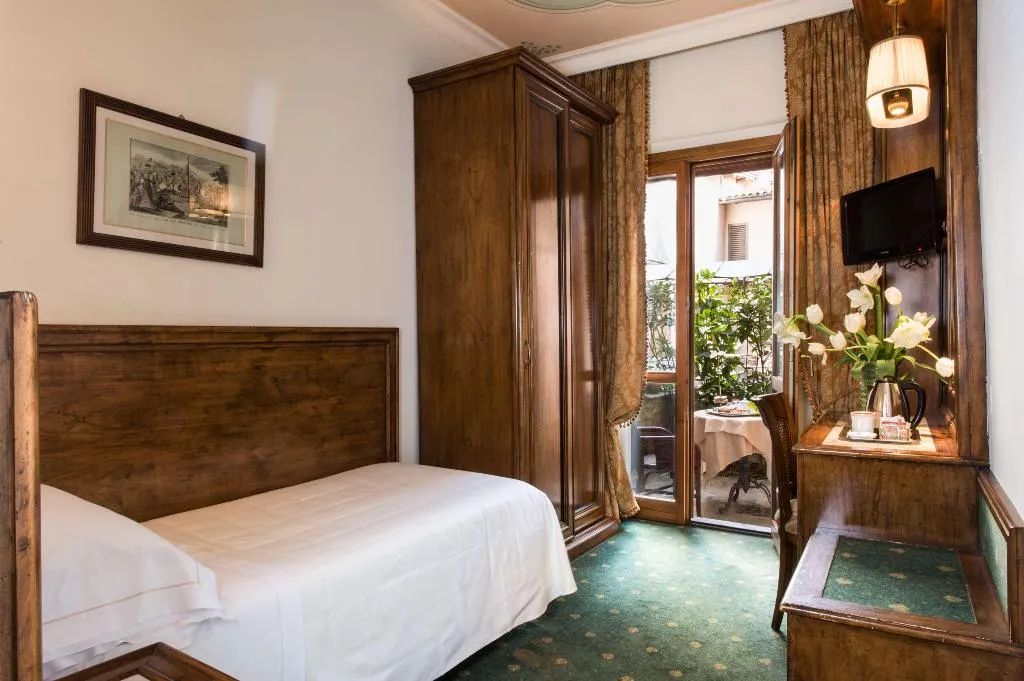 Room, Adler Cavalieri Hotel-Private Spa & Gym, Florence