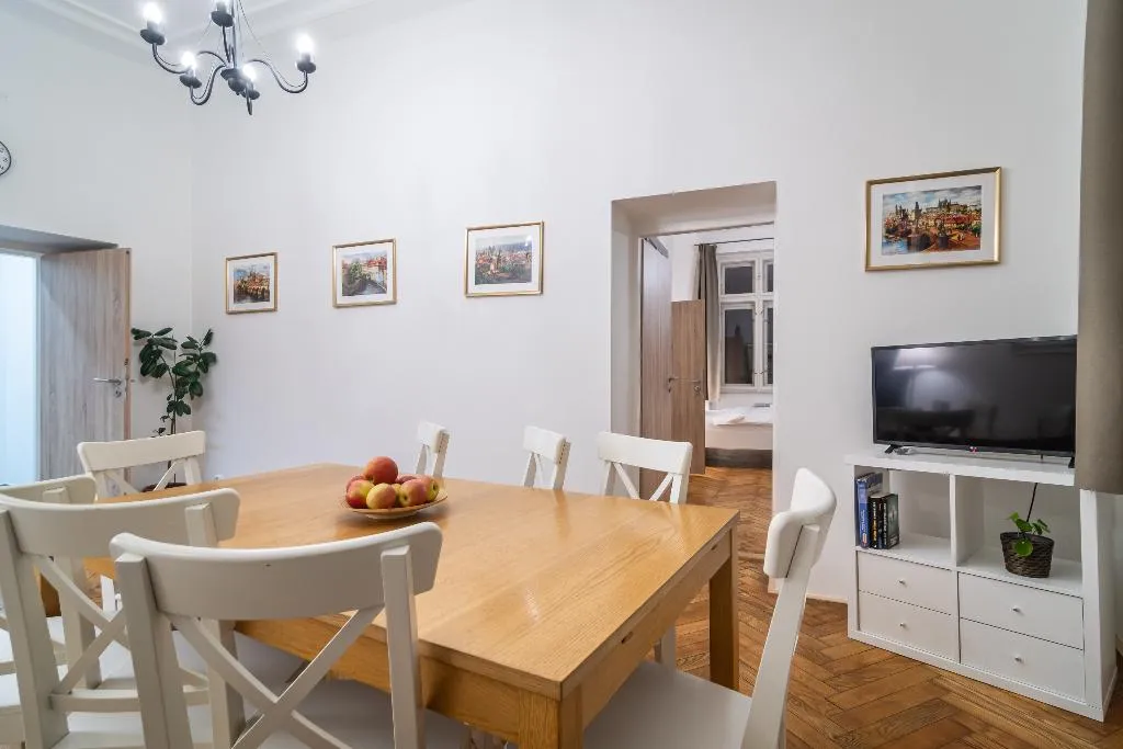 APARTMENT TWO BEDROOMS ONE BATHROOM Room, Royal Road Residence, Prague