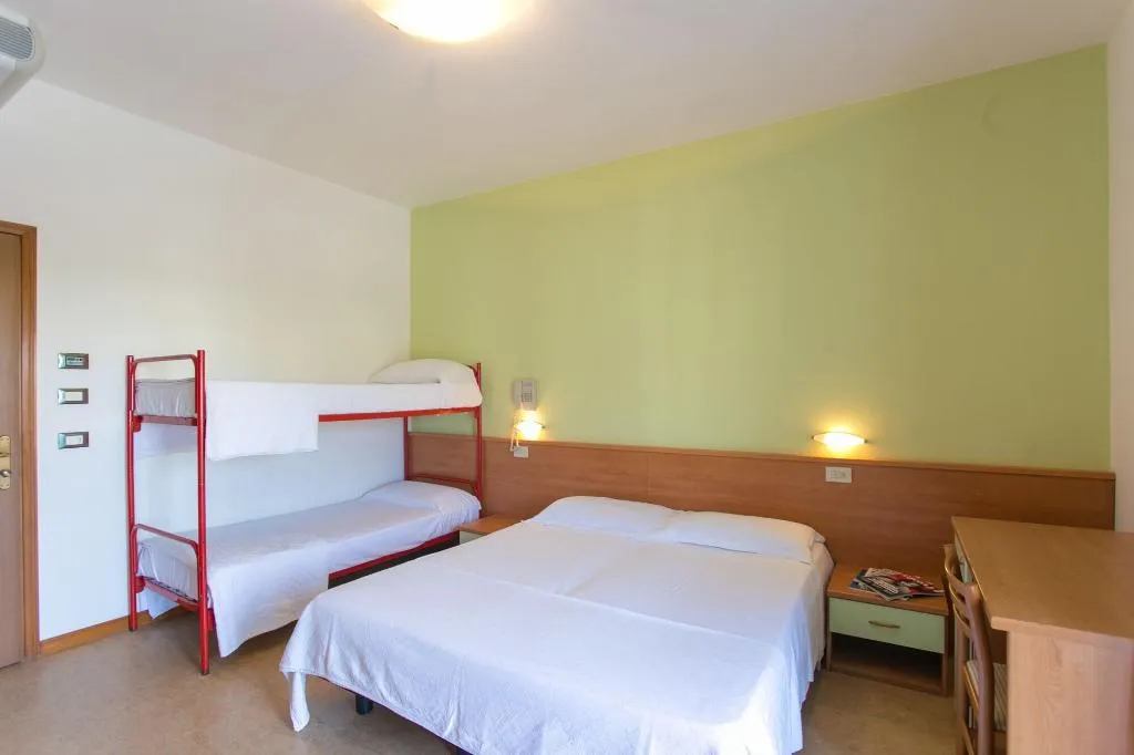 Room, Domingo, Venice