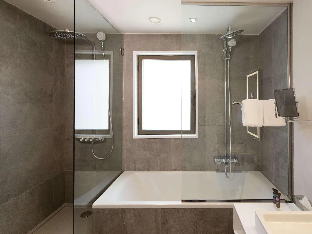 JUNIOR SUITE WITH DOUBLE BED Room, Novotel Tunis Lac, Tunisia