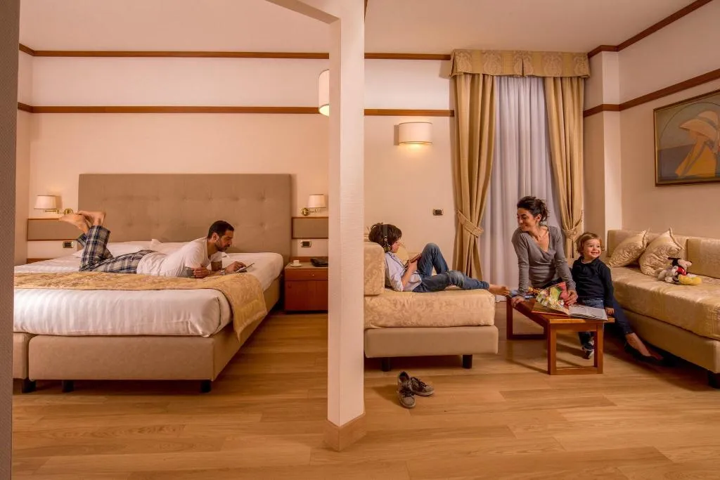 FAMILY ROOM THREE BEDS Room, Hotel La Residenza, Rome