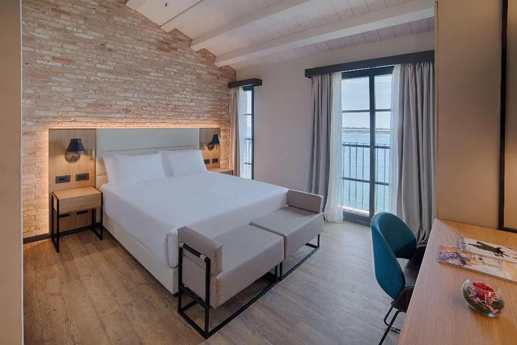 Room, NH Collection Venezia Murano Villa, Venice