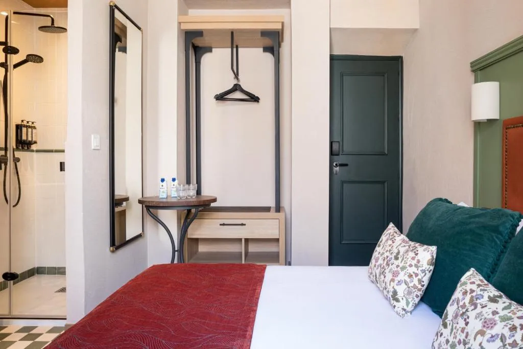 DOUBLE STANDARD Room, Honest Sevilla, Seville