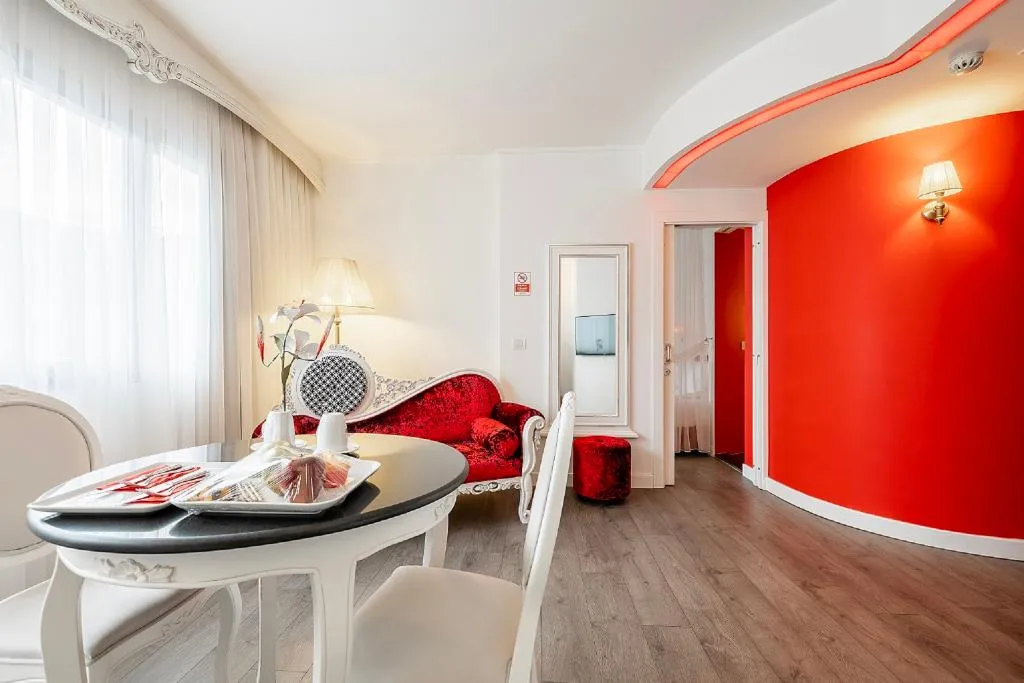 Room, Beyond, Izmir