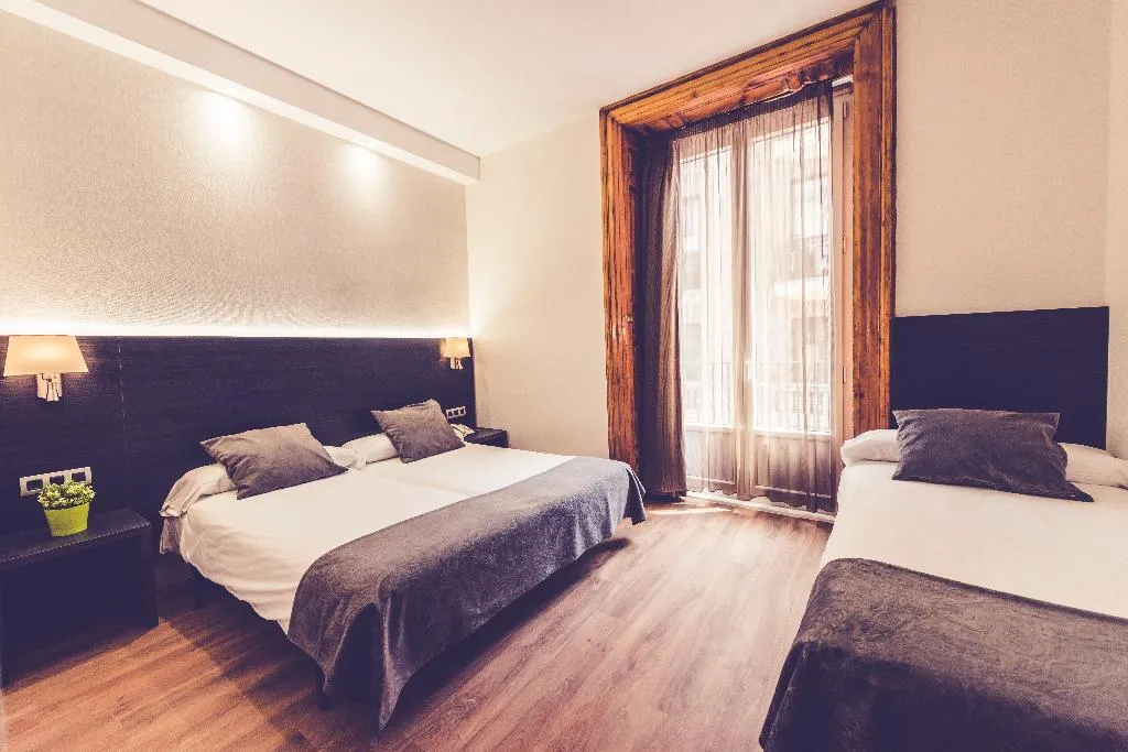 TRIPLE STANDARD Room, Marlasca, Madrid